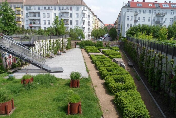 2.5-Hour Berlin Wall and Memorial Sites Walking Tour - Berlin Wall Park and the old death strip
