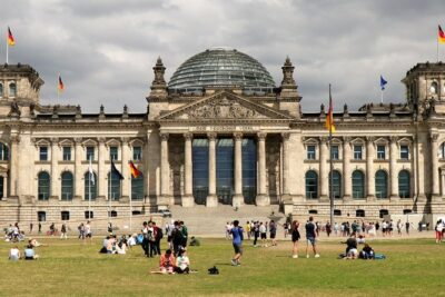 5hours: Guide, Chauffeur & Photographer in Berlin private Tour