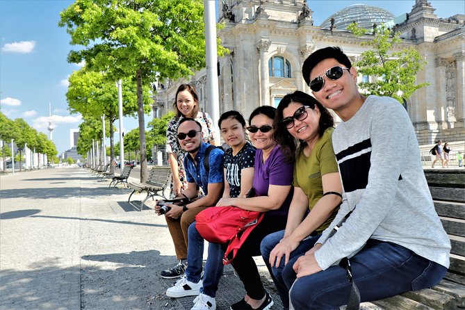 5hours: Guide, Chauffeur & Photographer in Berlin private Tour - Museum Island and the Hackesche Höfe