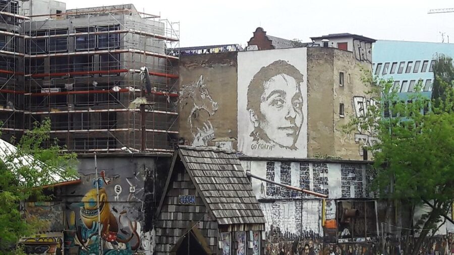 Alternative Berlin / Street art tour - Private group - Walking, transport, and the three-hour pace