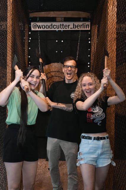 AXE THROWING EXPERIENCE IN BERLIN - What the one-hour session is really like