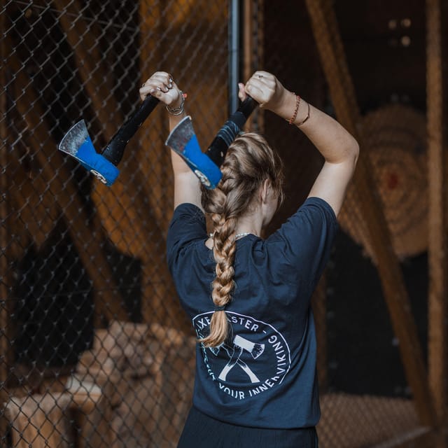 AXE THROWING EXPERIENCE IN BERLIN - Who will enjoy WoodCutterBerlin most