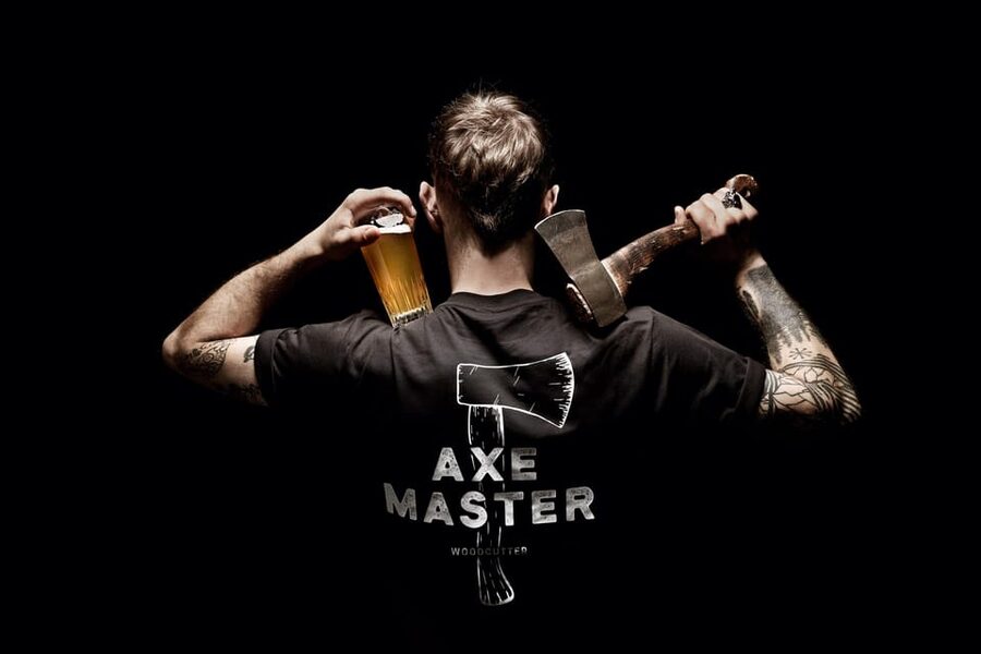 AXE THROWING EXPERIENCE IN BERLIN - From first throws to target practice