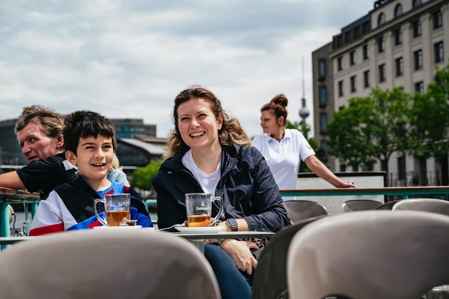Berlin: 1-Hour City Sightseeing Cruise - Language choices and commentary limits