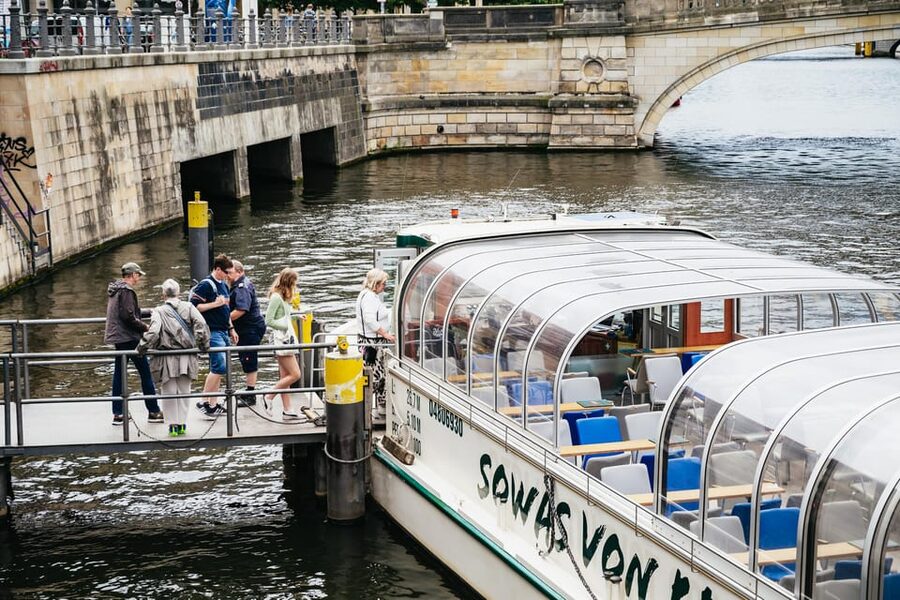 Berlin: 1-Hour City Sightseeing Cruise - Who will get the most from this cruise