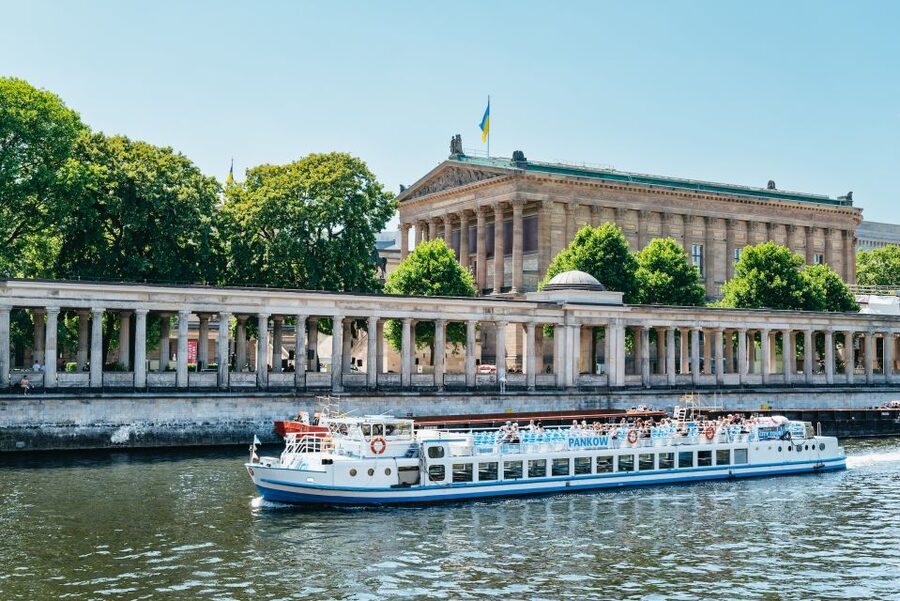 Berlin: 1-Hour City Tour by Boat with Guaranteed Seating - A calm hour through Berlin’s architectural heart
