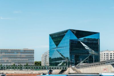 1-Hour City Tour by Boat with Guaranteed Seating