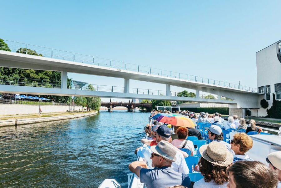 Berlin: 1-Hour City Tour by Boat with Guaranteed Seating - Bellevue Palace, the Victory Column, and the return through central Berlin