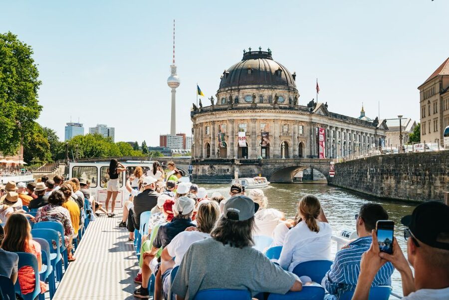 Berlin: 1-Hour City Tour by Boat with Guaranteed Seating - What the audio guide adds, and where it falls short