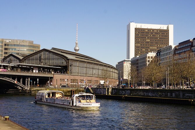 Berlin: 1-hr Boat Tour with Bilingual Live Guide (DE/EN) - Why a one-hour Spree cruise works so well in Berlin
