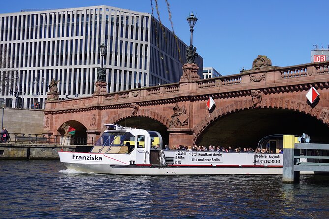 Berlin: 1-hr Boat Tour with Bilingual Live Guide (DE/EN) - Open-air views, clear covers, and cold-weather comfort