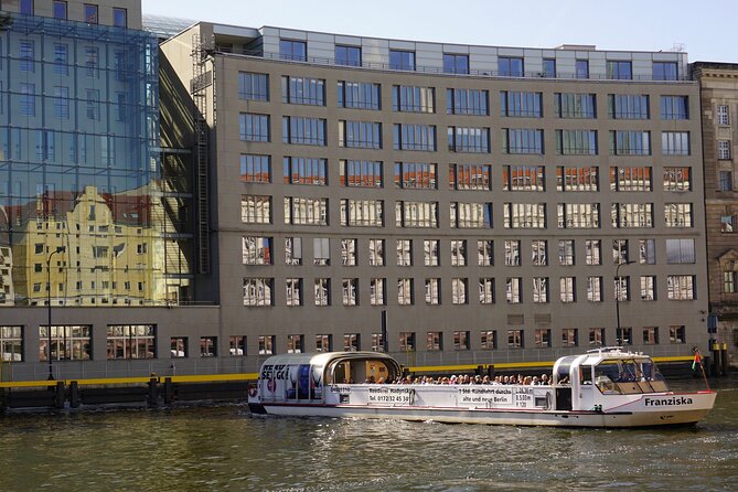 Berlin: 1-hr Boat Tour with Bilingual Live Guide (DE/EN) - The best time to fit it into your day