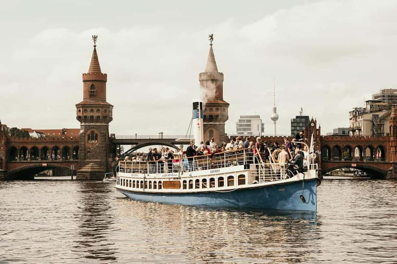 Berlin: 2.5-Hour Beer & Sunset Sightseeing Boat Cruise - Oberbaum Bridge at its best hour