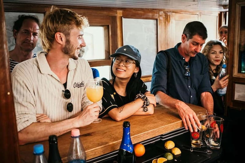 Berlin: 2.5-Hour Beer & Sunset Sightseeing Boat Cruise - Museum Island and the government district