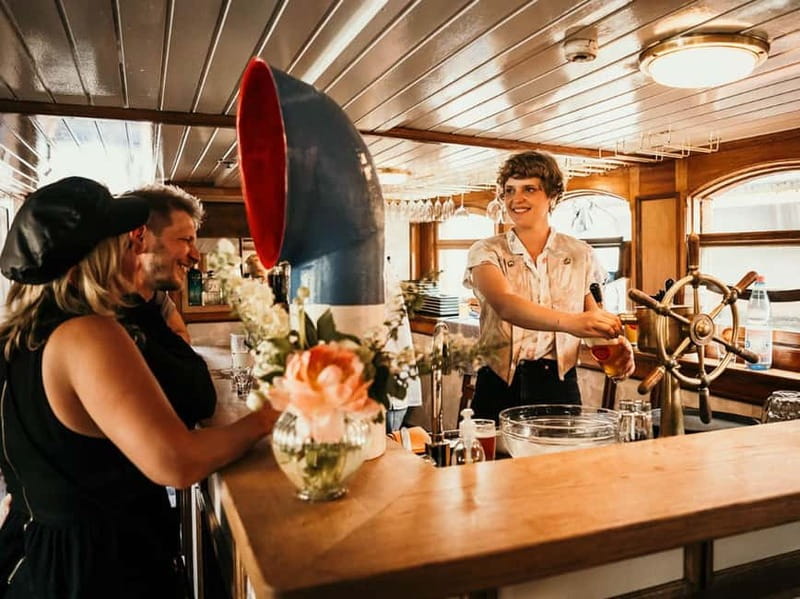 Berlin: 2.5-Hour Beer & Sunset Sightseeing Boat Cruise - Berlin Cathedral and the old center