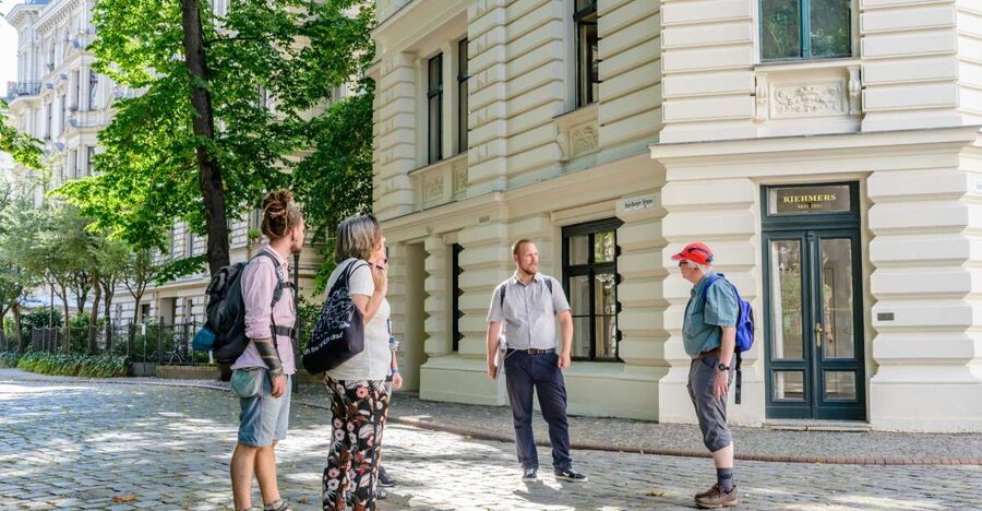 Berlin: 2.5-Hour Walking Tour through Kreuzberg 61 - Monuments, courtyards, and the quieter side of Kreuzberg