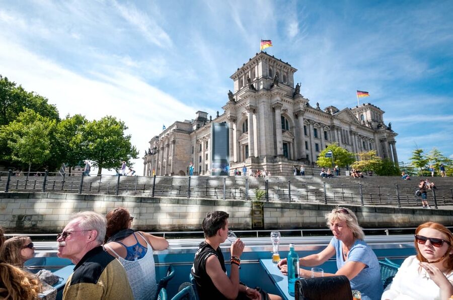 Berlin: 3.25-Hour Spree & Landwehrkanal Boat Tour - Starting at Jannowitzbrücke near Alexanderplatz