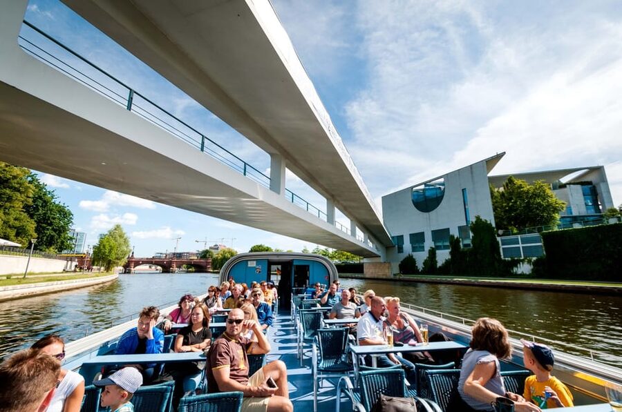 Berlin: 3.25-Hour Spree & Landwehrkanal Boat Tour - The Landwehr Canal: a quieter side of Berlin