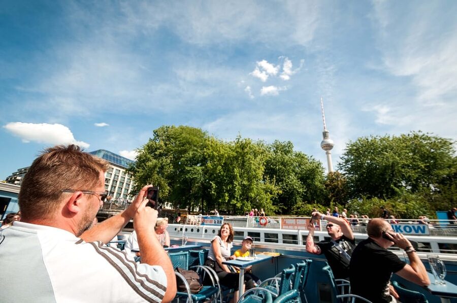 Berlin: 3.25-Hour Spree & Landwehrkanal Boat Tour - What the audio guide and live commentary are really like