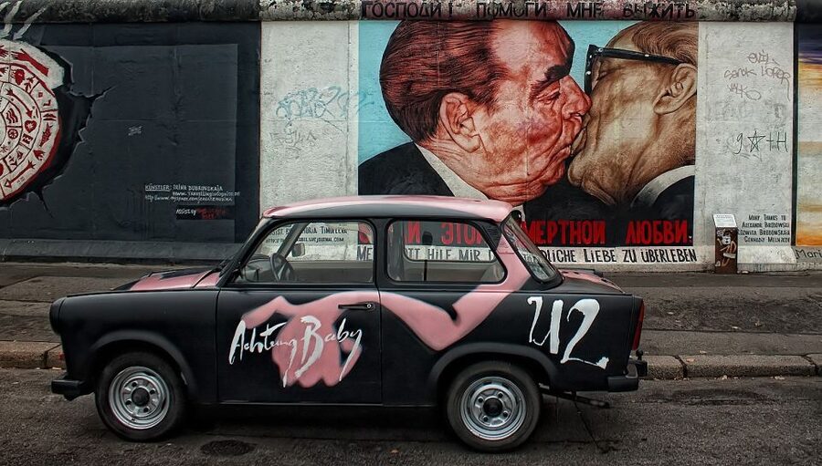 Berlin: 3-Hour Private Tour in French or Italian - Seeing Berlin’s big story from a private vehicle