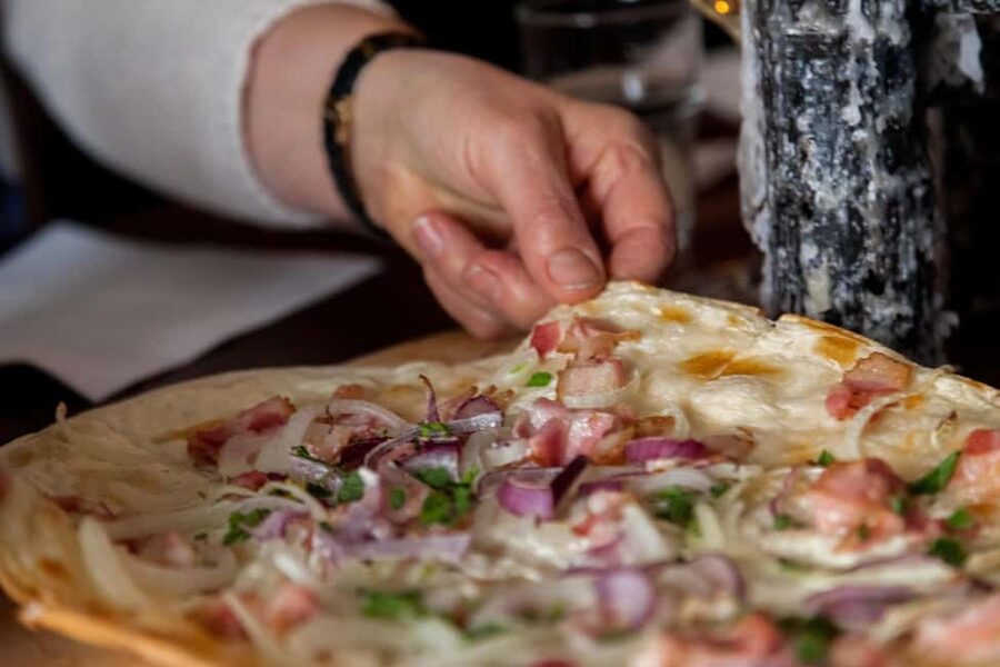 Berlin: 3-Hour Secret Food Tour - Courtyards, passageways, and the older city