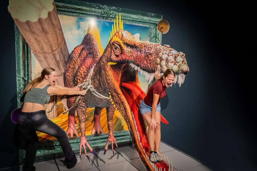Berlin: 3D TrickArt Museum - Tickets - Shrinking Machines, Dinosaurs, and Godzilla