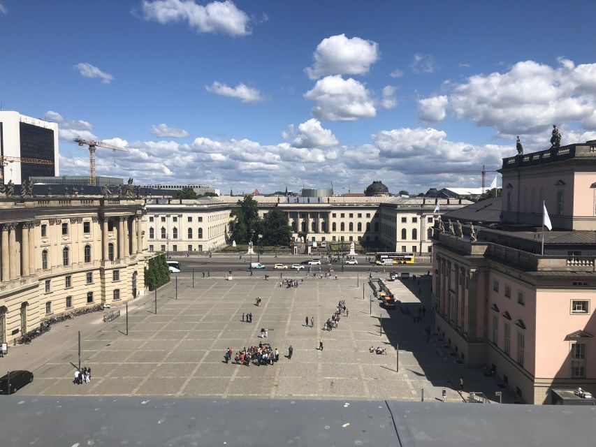 Berlin: 4-Hour Guided Highlights Tour in Spanish - Alexanderplatz and Berlin’s early story