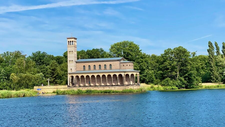 Berlin: 7 Lakes Boat Tour through the Havel Landscape - Glienicke Bridge, the famous crossing point