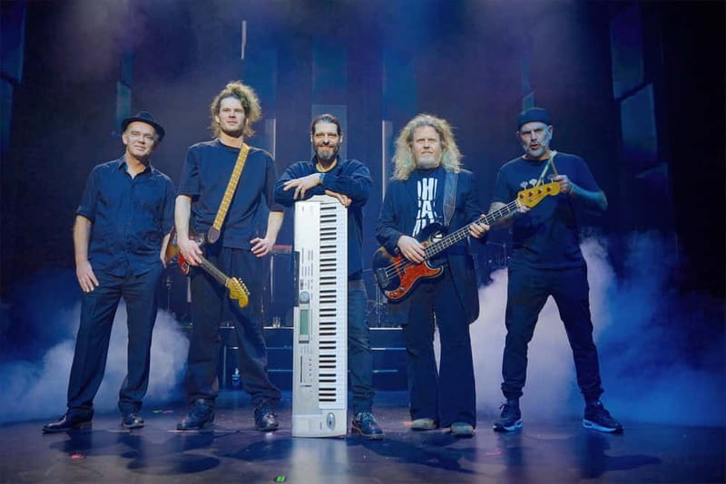 Berlin: "90s Forever - Hits & Acrobatics" - Varieté Show - Who will enjoy this production most?