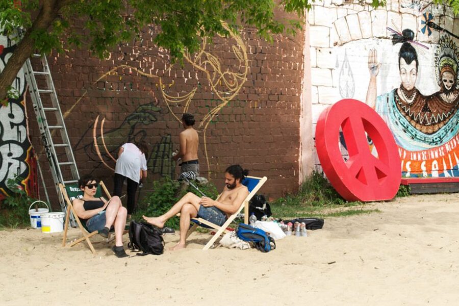 Berlin: Alternative Berlin Walking Tour - Crossing into Kreuzberg and its immigrant communities