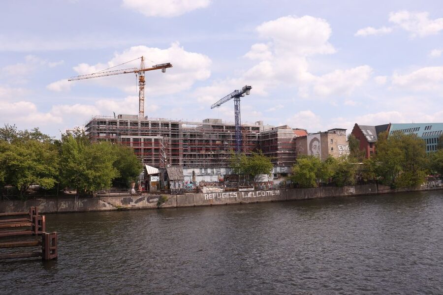 Berlin: Alternative Berlin Walking Tour - The guides make or break a four-hour walk