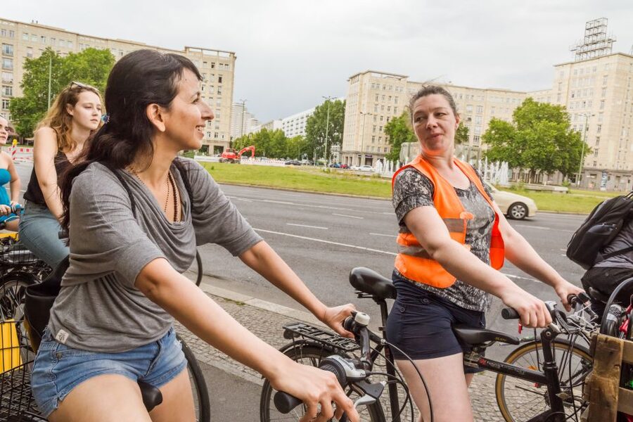 Berlin: Alternative Bike Tour of Kreuzberg & Friedrichshain - Bikes, pace, and group size