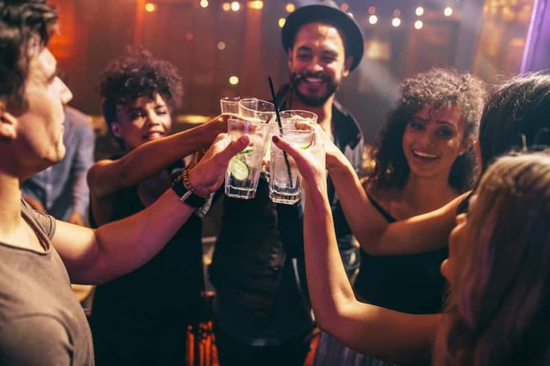 Berlin Bachelor(ette) Party with Night PubCrawl - The first bars: useful orientation, limited need for a tour