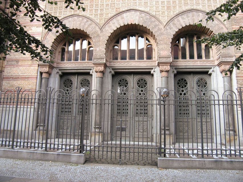 Berlin: Backyards of Berlin 2-Hour Tour - Sophienstraße and the artisan courtyards