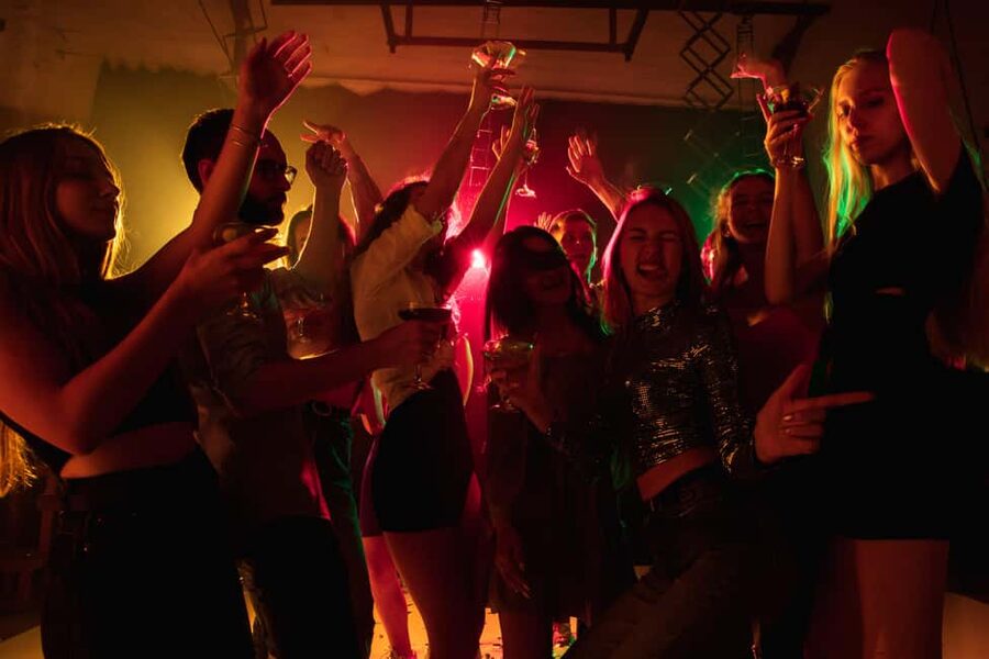 Berlin: Bar & Party Tour with Free Shots & VIP Club Access - Dress code and getting around