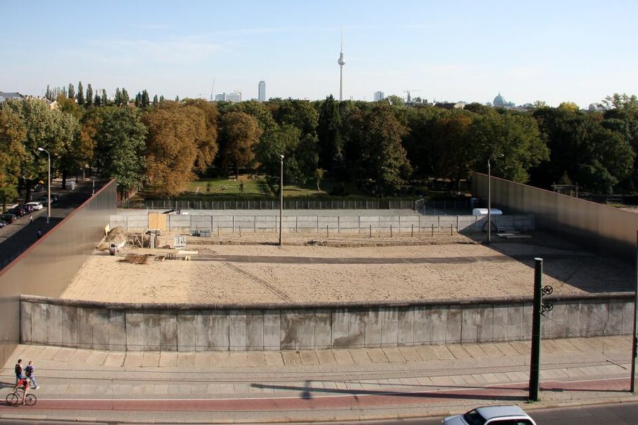 Berlin: Berlin Wall and the Cold War Walking Tour - A two-hour walk with a clear historical arc