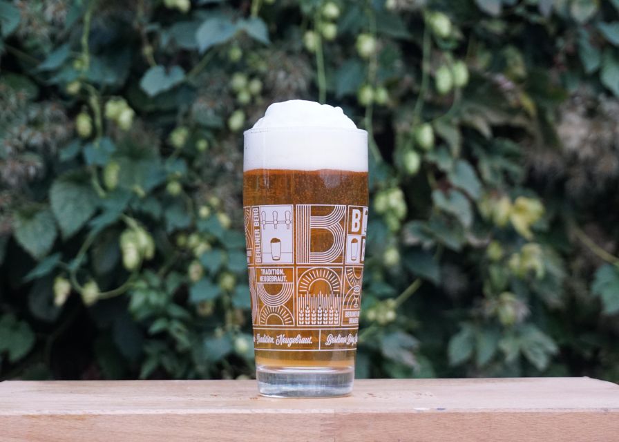 Berlin: Berliner Berg Brewery Tour with Beer Tasting - Language, accessibility, and who should book