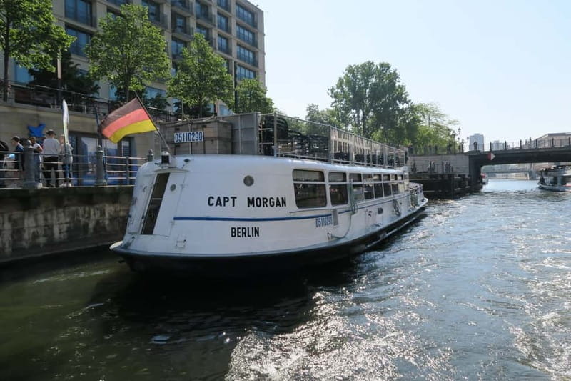 Berlin: Boat Sightseeing Cruise with Audioguide - Seeing Berlin from the Spree