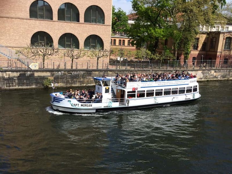 Berlin: Boat Sightseeing Cruise with Audioguide - Finding Domaquareé beside the DDR Museum