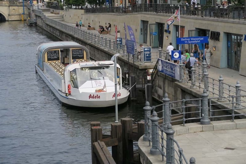 Berlin: Boat Sightseeing Cruise with Audioguide - Museum Island and the old heart of Berlin