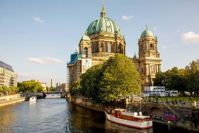 Berlin: Boat Sightseeing Tour on Electric Motor Yacht - Why the Fitzgerald yacht feels different