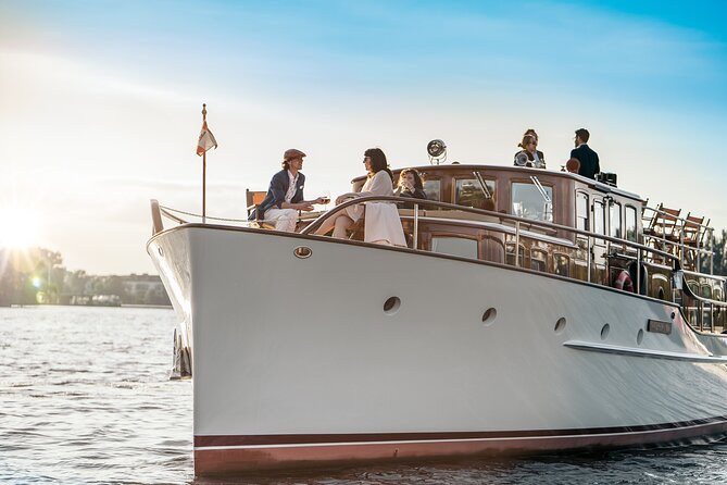 Berlin Boot Sightseeing Tour on Electric Private Yacht - A quiet start beside Berliner Dom