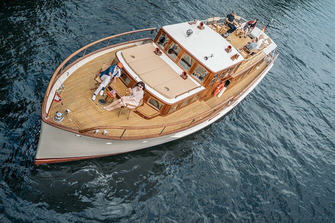 Berlin Boot Sightseeing Tour on Electric Private Yacht - The Reichstag and Federal Chancellery