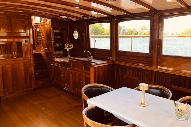 Berlin Boot Sightseeing Tour on Electric Private Yacht - Drinks, blankets, and the cost of comfort