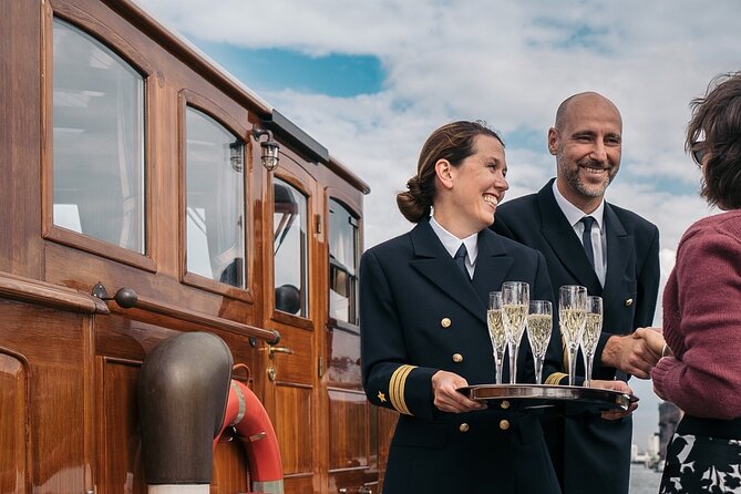 Berlin Boot Sightseeing Tour on Electric Private Yacht - What the one-hour format does well