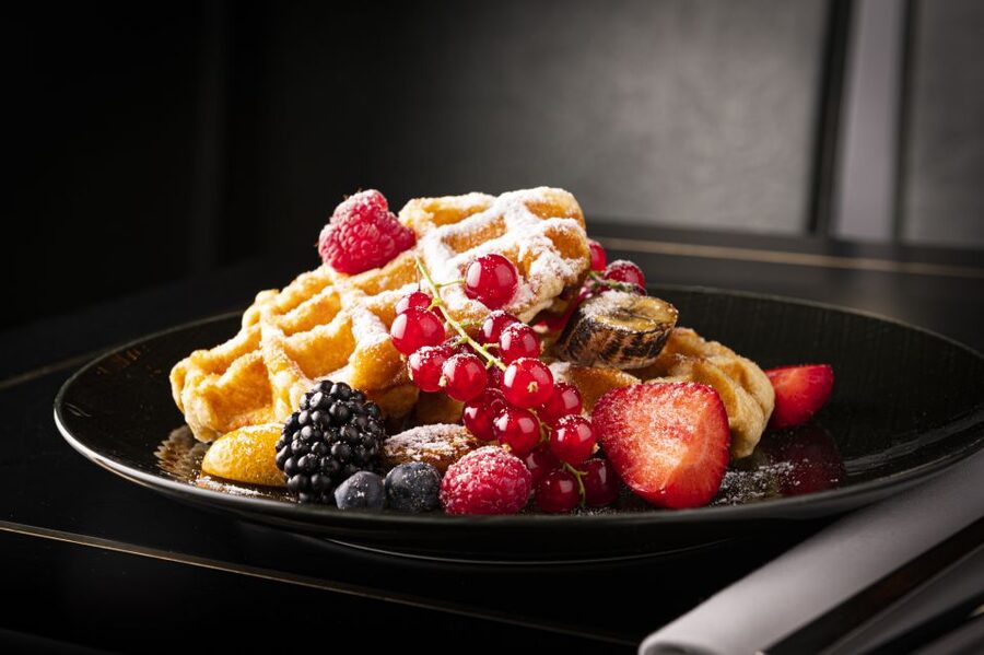 Berlin: Breakfast at Café Wintergarten - How the breakfast works at your table