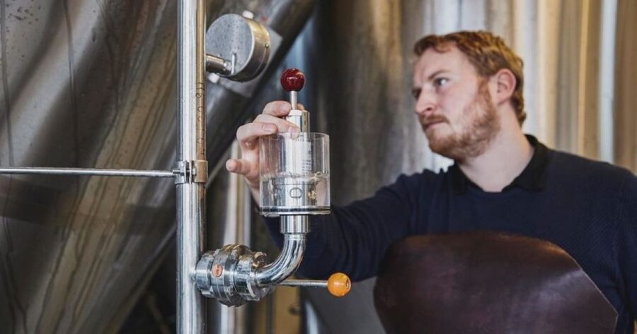 Berlin: BRLO BRWHOUSE Tour and Craft Beer Tasting - Seeing BRLO’s small-scale operation