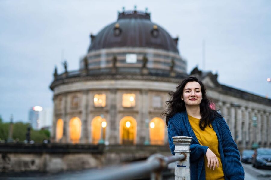 Berlin by Night: Private Photoshoot at Illuminated Cityscape - Finishing at the Brandenburg Gate