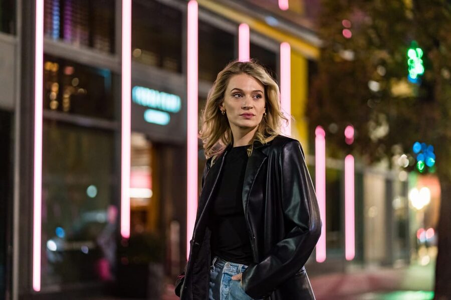 Berlin by Night: Private Photoshoot at Illuminated Cityscape - The Photographer’s Style and Posing Help