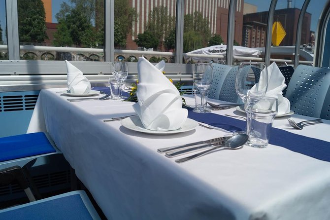 Berlin Capital 4-Course Sunset Dinner Cruise Including Drinks - What the evening on the Spree is really like